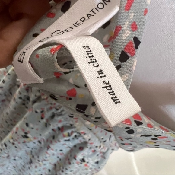 BCBG Grey/Blue Confetti Splashed Cross Front Mini Size Medium - Picture 14 of 15